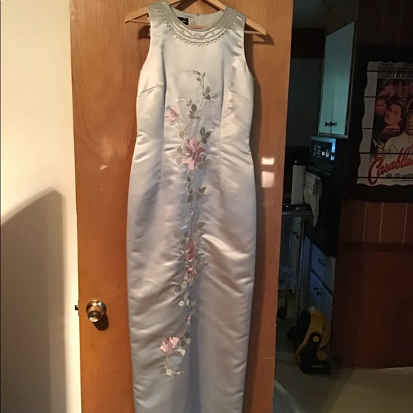 SOLD Formal Dress - Picture 4 of 7